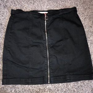 Black PacSun zip-up skirt